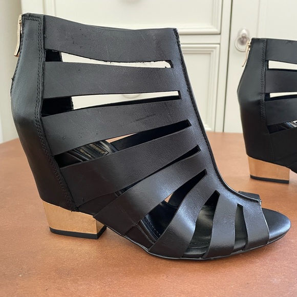 BCBGeneration Charlie heeled wedge, open peep toe shoes 10 black NWT πHP x2π - Picture 3 of 13